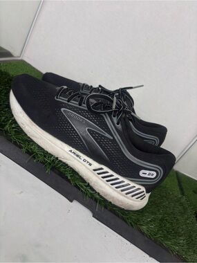 Brooks Ariel GTS 23 Women's Size 9  Running Shoes Black/White